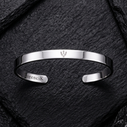 Edelstahl Armreif „Valor“ – Zeitlose Eleganz mit Dreizack-Signet