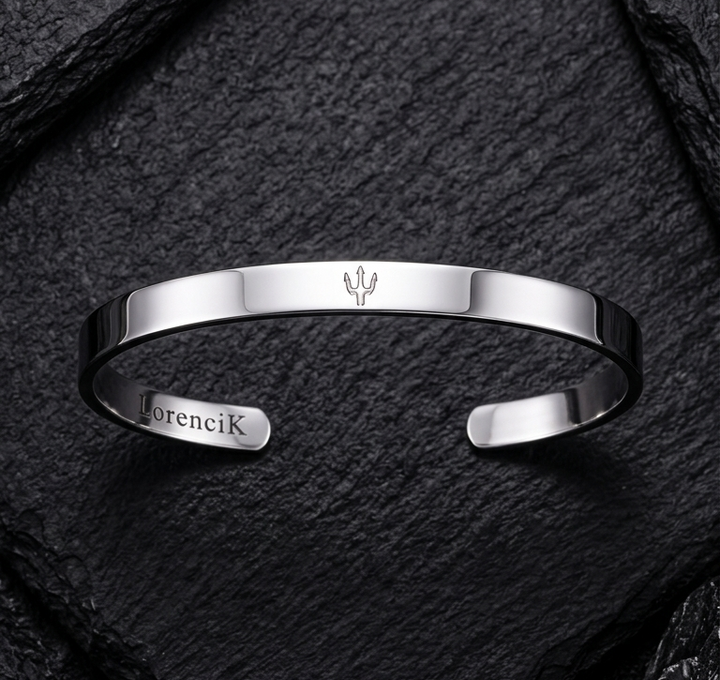 Edelstahl Armreif „Valor“ – Zeitlose Eleganz mit Dreizack-Signet