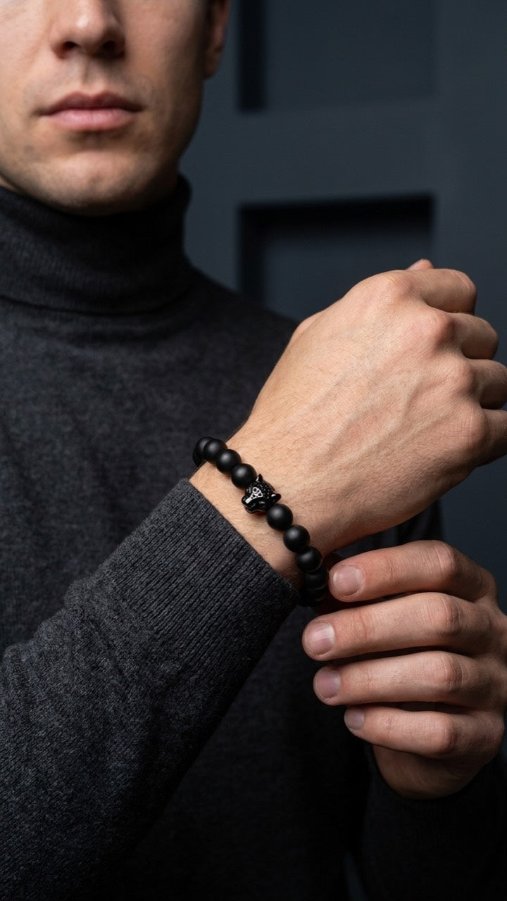Schwarze Armbänder
