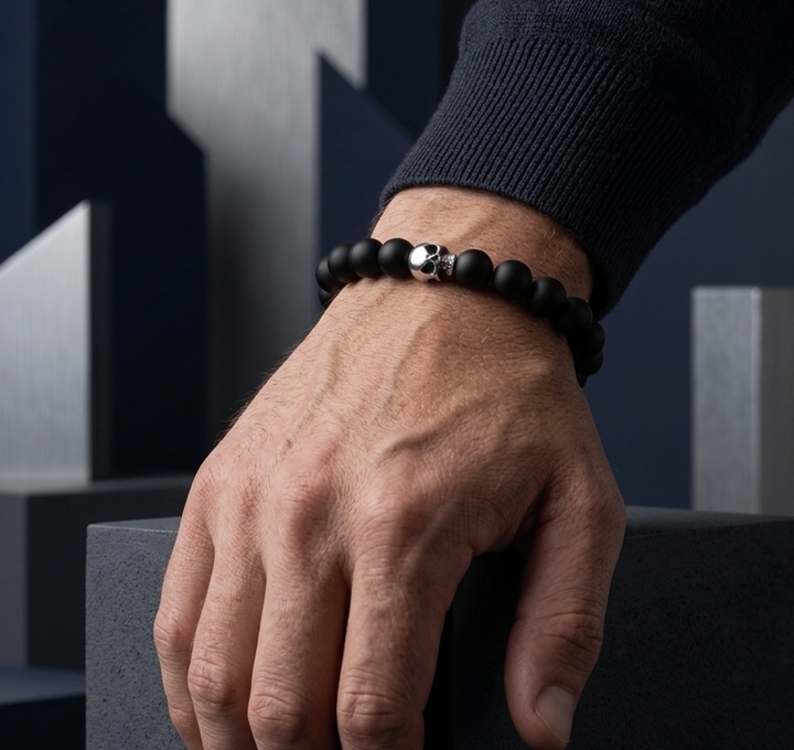 Onyx Skull Luxe – Handgefertigtes Onyx-Perlen-Armband mit Totenkopf und echter Silbermaske