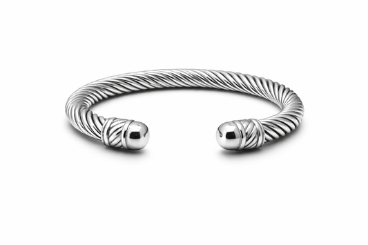 Edelstahl Armreif Aurelian Torque in klassischer Seiloptik, offen gearbeitet, polierte Oberfläche, freigestellt auf weißem Hintergrund