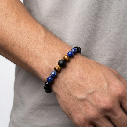Infinity Balance – Kraft & Harmonie vereint matten Onyx, goldenes Tigerauge und tiefblauen Lapislazuli in einem Armband. Ein bewusst komponiertes Trio für Stärke, Selbstbewusstsein, Weisheit und innere Balance.

