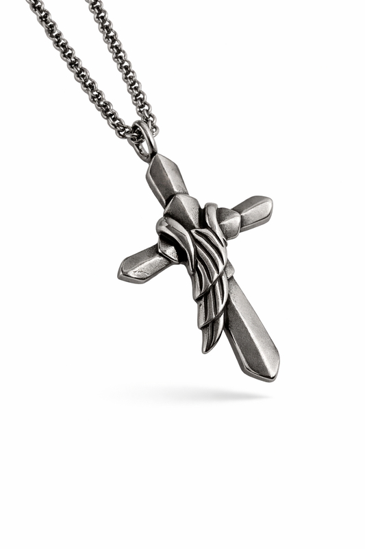 Weißer Hintergrund / freigestellt:
„Edelstahl-Kreuzanhänger Tide Cross in Silberoptik, freigestellt vor weißem Hintergrund, mit detaillierter Drapierung, Lieferung ohne Kette“