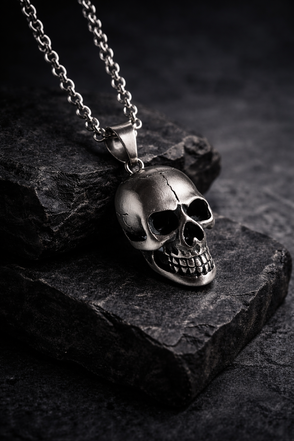 Memento Noir – Edelstahl Totenkopf-Anhänger, freigestellt (Lieferung ohne Kette)
