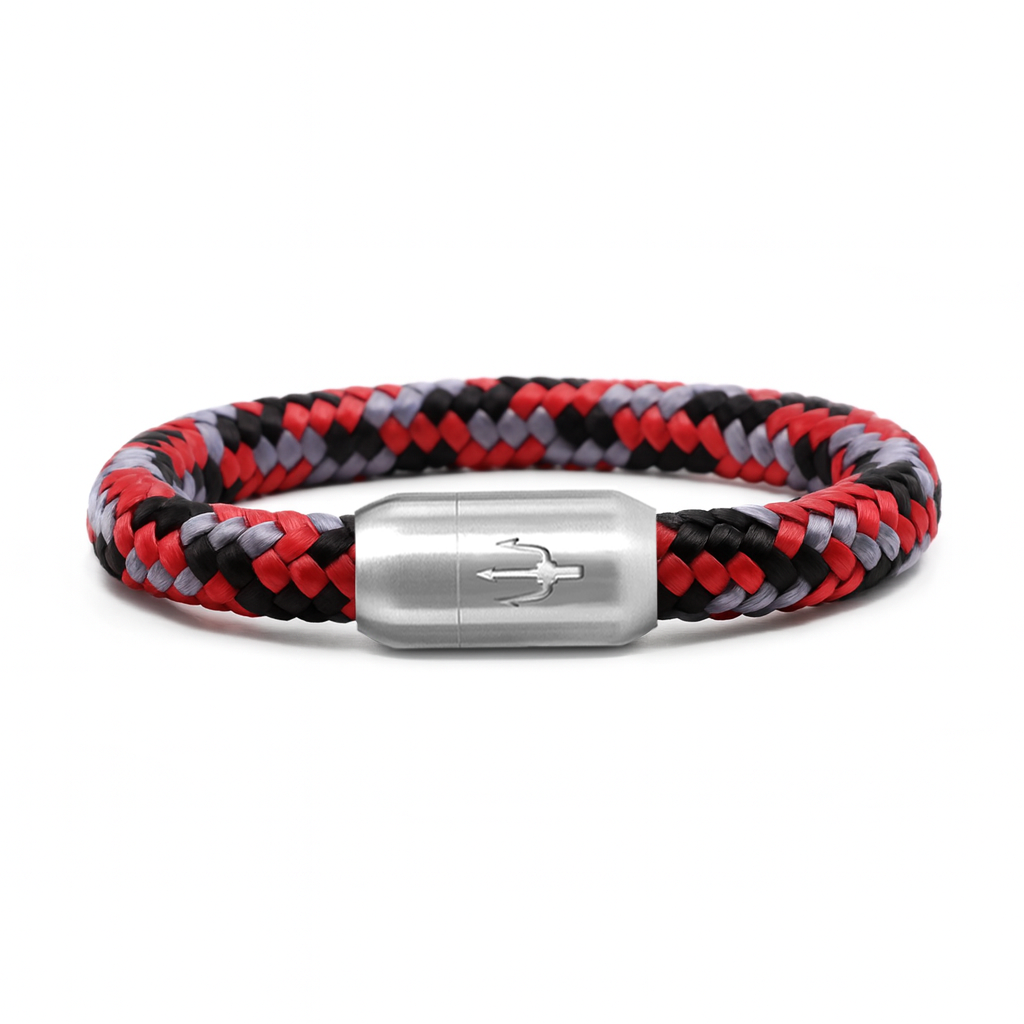 Nautic Force „Volcano Pulse“ – Segeltauarmband in Rot, Schwarz und Grau mit Edelstahl-Dreizack-Magnetverschluss
