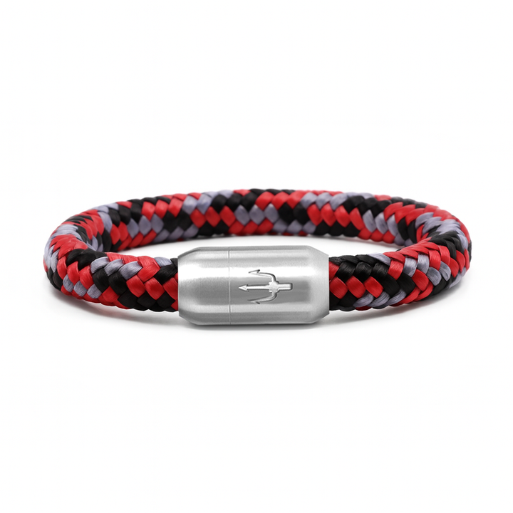Nautic Force „Volcano Pulse“ – Segeltauarmband in Rot, Schwarz und Grau mit Edelstahl-Dreizack-Magnetverschluss
