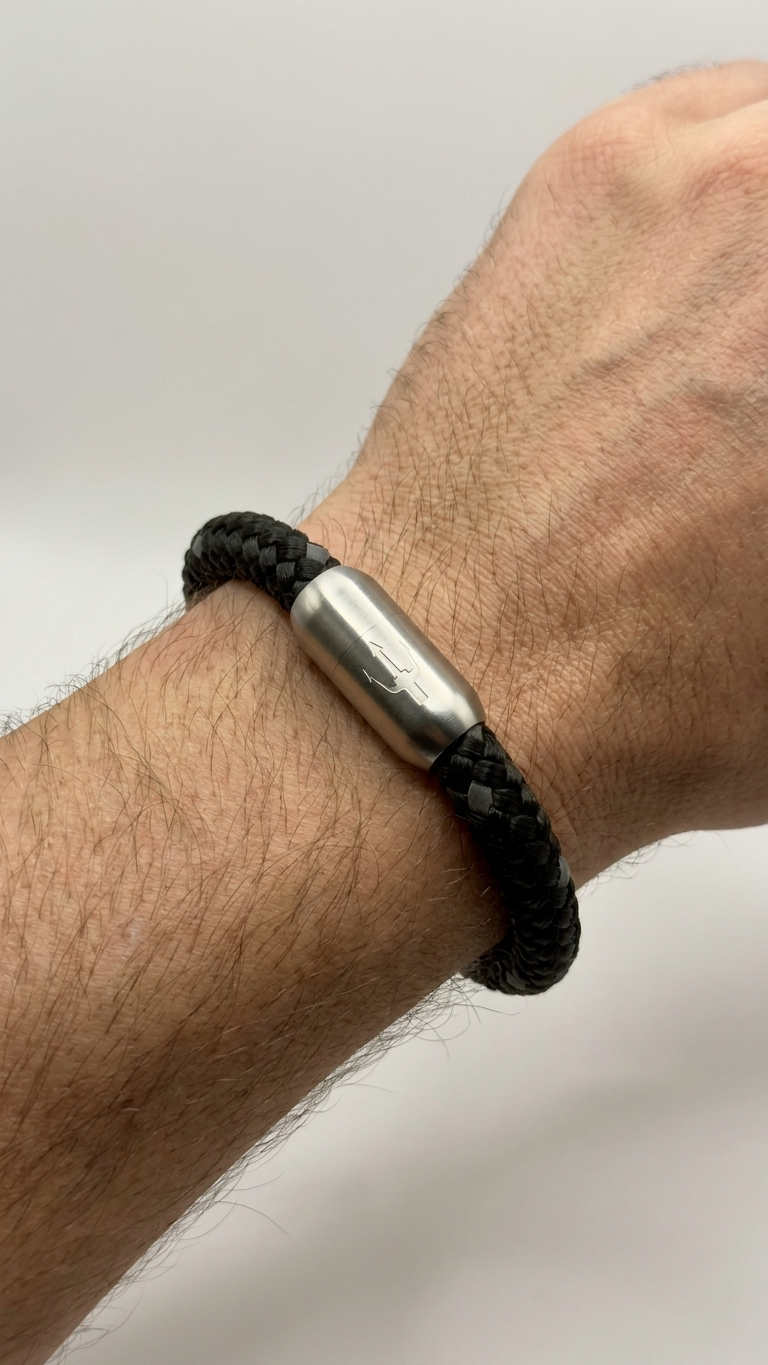 Nautic Force – Reflective Shadow | am Handgelenk