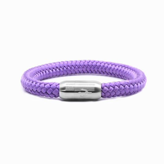 Hochwertiges lila Segeltauarmband mit Edelstahl-Power-Magnetverschluss und Dreizack-Gravur – Nautic Force Kollektion, maritimer Schmuck für Damen und Herren.

Entdecke das Nautic Force Segeltauarmband in Deep Purple – hochwertiger Edelstahl-Magnetverschluss mit Dreizack-Gravur. Maritimer Stil, langlebig &amp; wasserfest. Jetzt online bestellen.