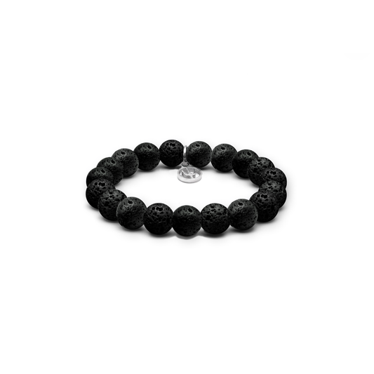8 mm Armband aus natürlichen Lavastein-Perlen mit Edelstahl-Charm und Dreizack-Gravur – kraftvolles Accessoire aus der Primus Line.