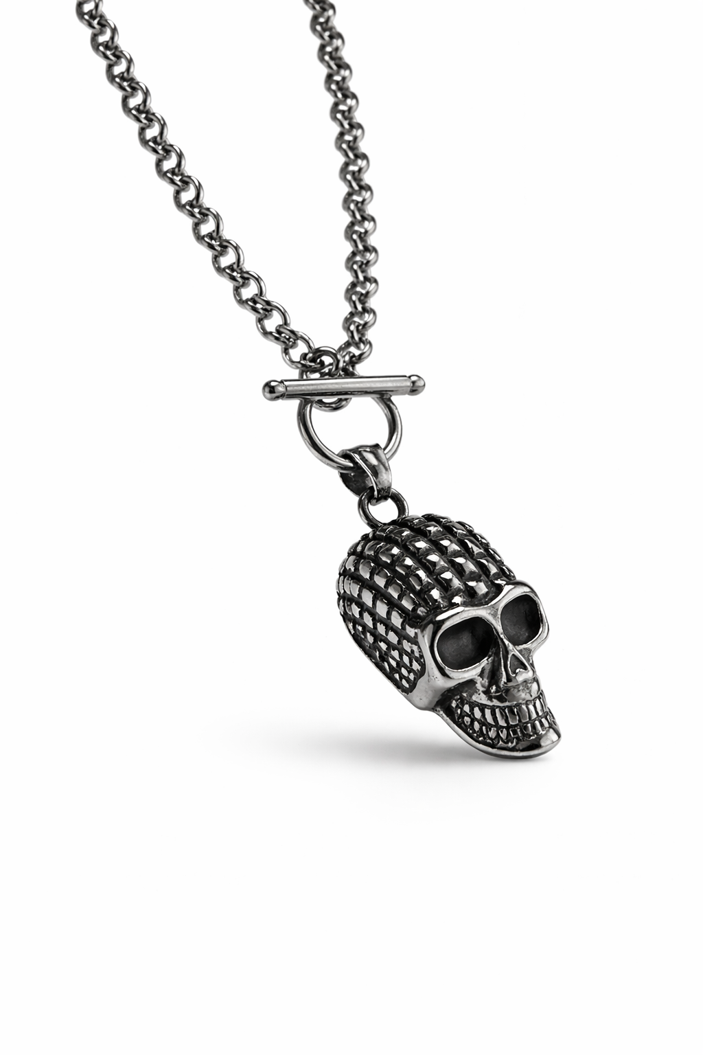Skull Mist – Edelstahl Totenkopf-Anhänger mit Gliederkette und Knebelverschluss, polierter Edelstahl-Look