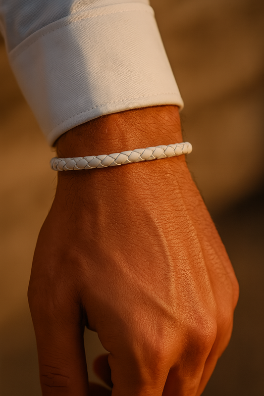 Puro Bianco – Geflochtenes 6 mm Lederarmband in Weiß mit Edelstahlverschluss