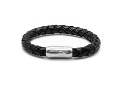 Geflochtenes 8 mm Lederarmband in Schwarz aus der Tridente Collection mit silbernem Edelstahl-Magnetverschluss und markanter Dreizack-Gravur – ein elegantes Herrenaccessoire