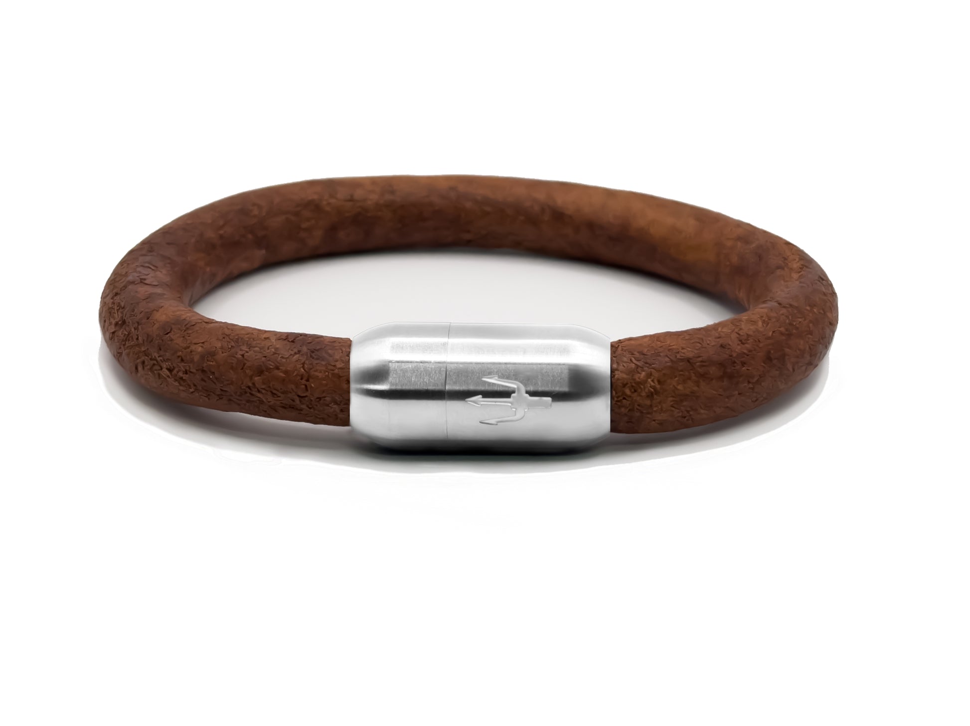 Glattes 8 mm Lederarmband in Rotbraun mit leichtem Vintage-Look aus der Tridente Collection mit silbernem Edelstahl-Magnetverschluss und markanter Dreizack-Gravur – ein elegantes Herrenaccessoire