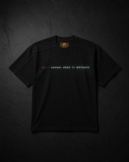 Schwarzes Dreizentia Shadows T-Shirt mit kleinem Frontprint als Produktfoto