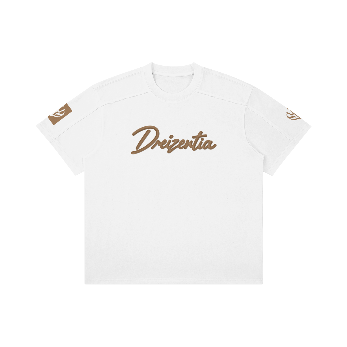 Vorderansicht des weißen REVIER ROYAL Boxy T-Shirts mit cognacfarbenem Dreizentia-Schriftzug und Stickmotiven an beiden Ärmeln.